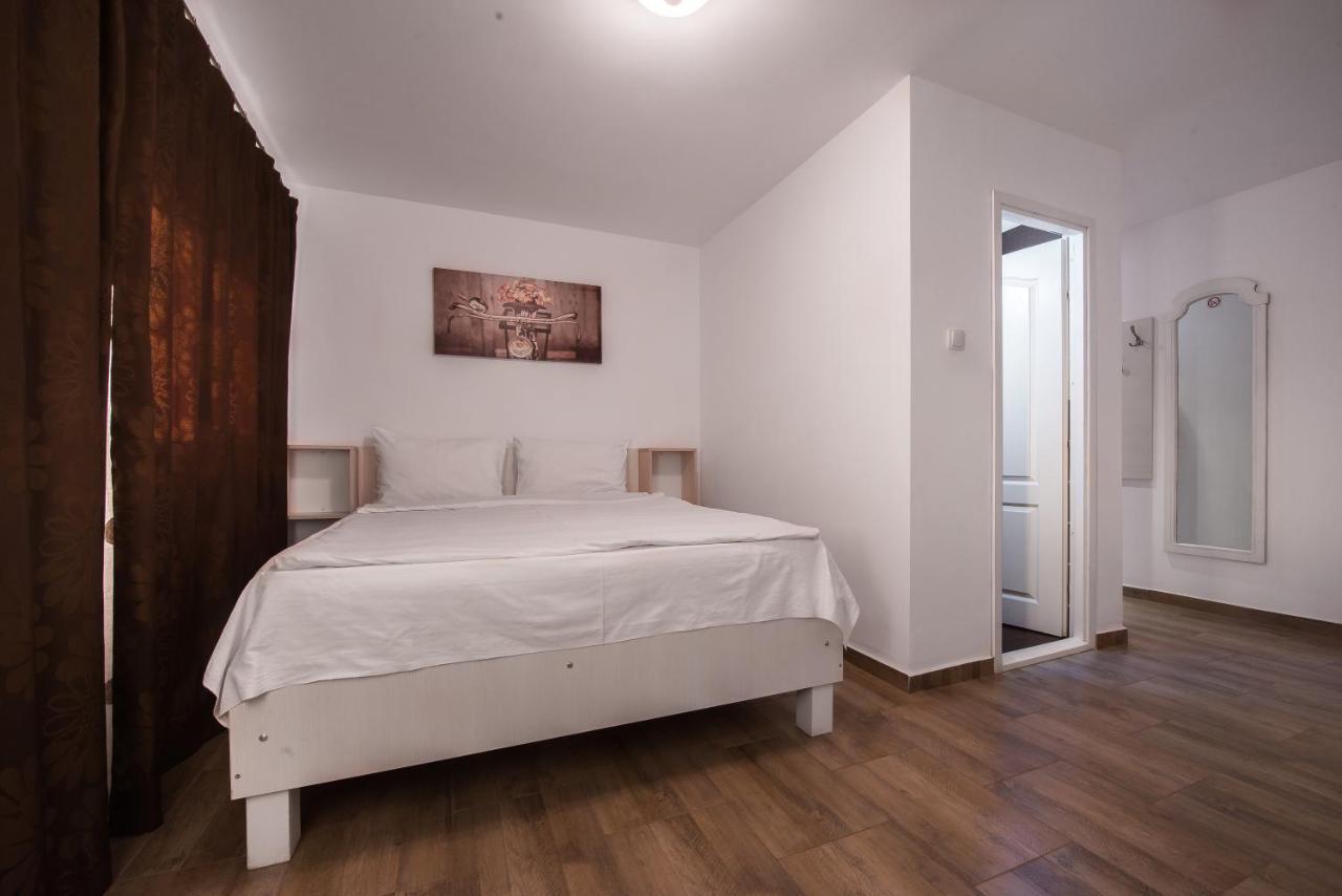 Casa 4 Odai Otel Douăzeci şi Trei August Dış mekan fotoğraf