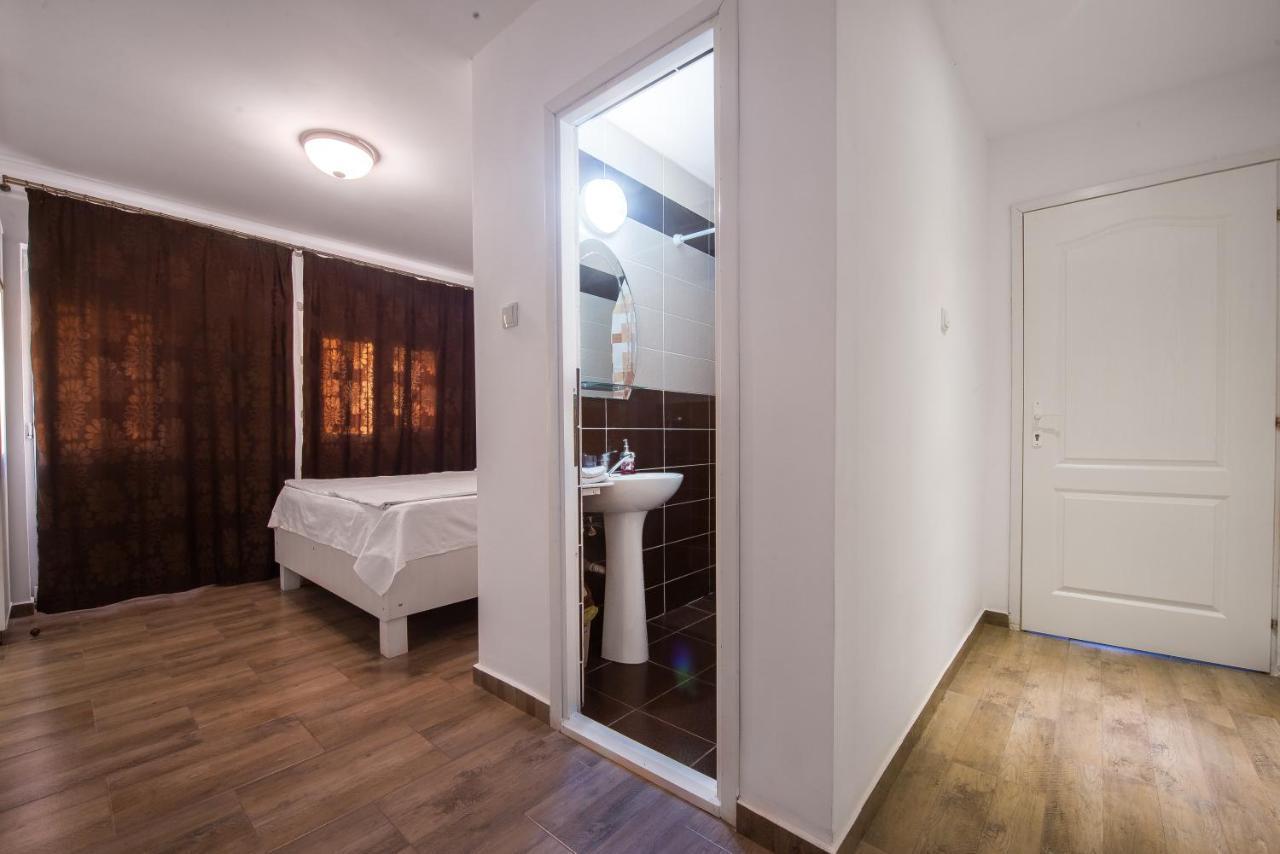 Casa 4 Odai Otel Douăzeci şi Trei August Dış mekan fotoğraf
