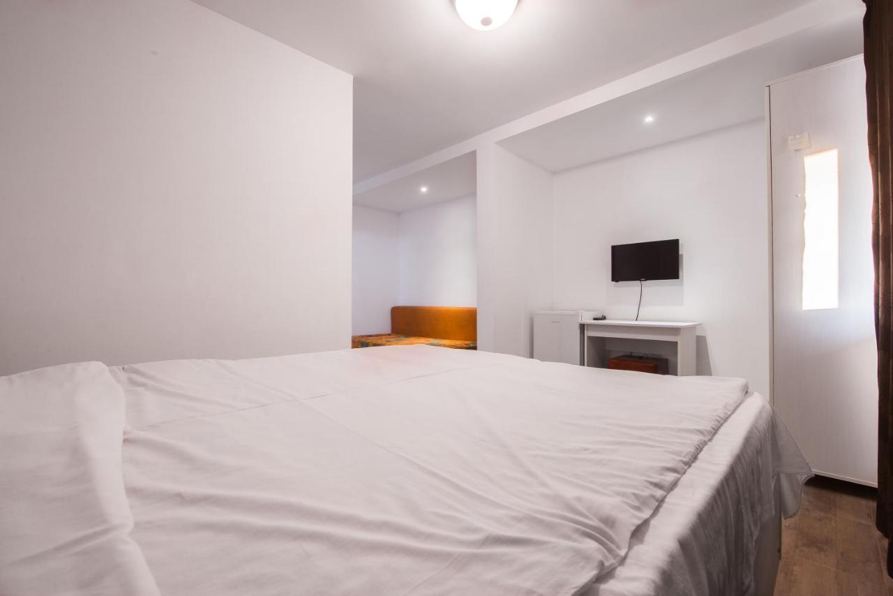 Casa 4 Odai Otel Douăzeci şi Trei August Dış mekan fotoğraf