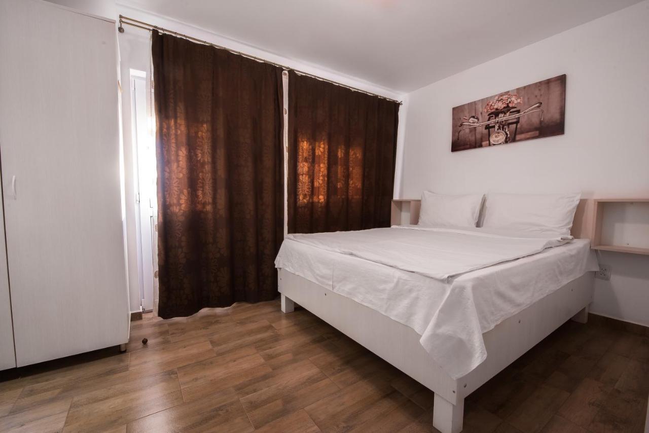 Casa 4 Odai Otel Douăzeci şi Trei August Dış mekan fotoğraf