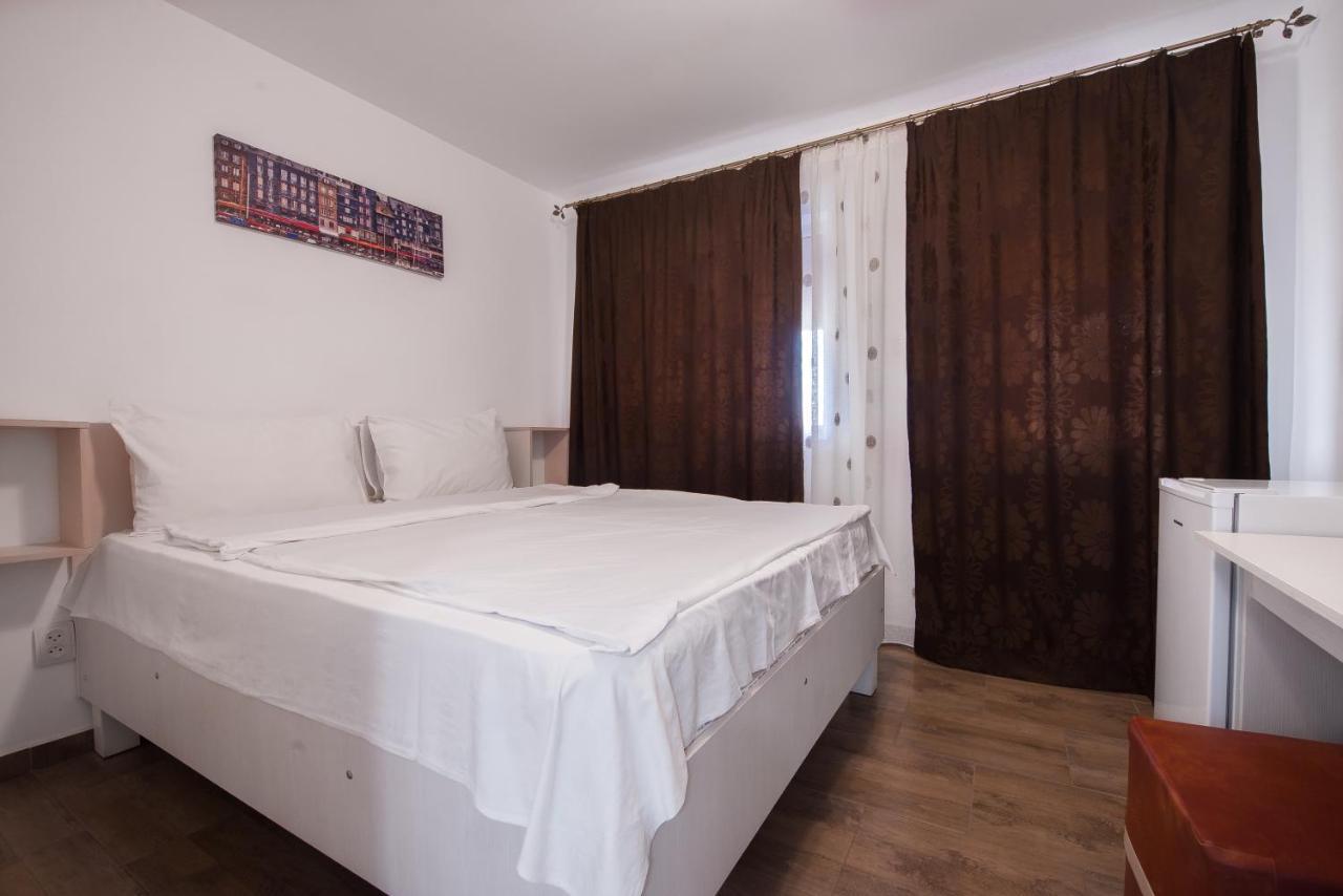 Casa 4 Odai Otel Douăzeci şi Trei August Dış mekan fotoğraf