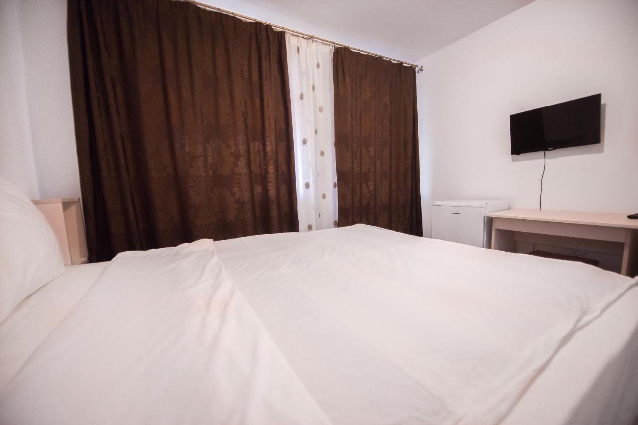 Casa 4 Odai Otel Douăzeci şi Trei August Dış mekan fotoğraf